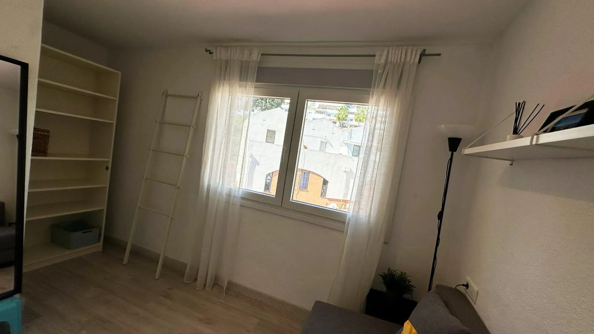 Mira - Casa De 3 Dormitorios, Terrazas, Vistas Al Mar, Parking Privado, Playa A 400 Metros, Centro A 500 Metros Torremolinos Apartmán