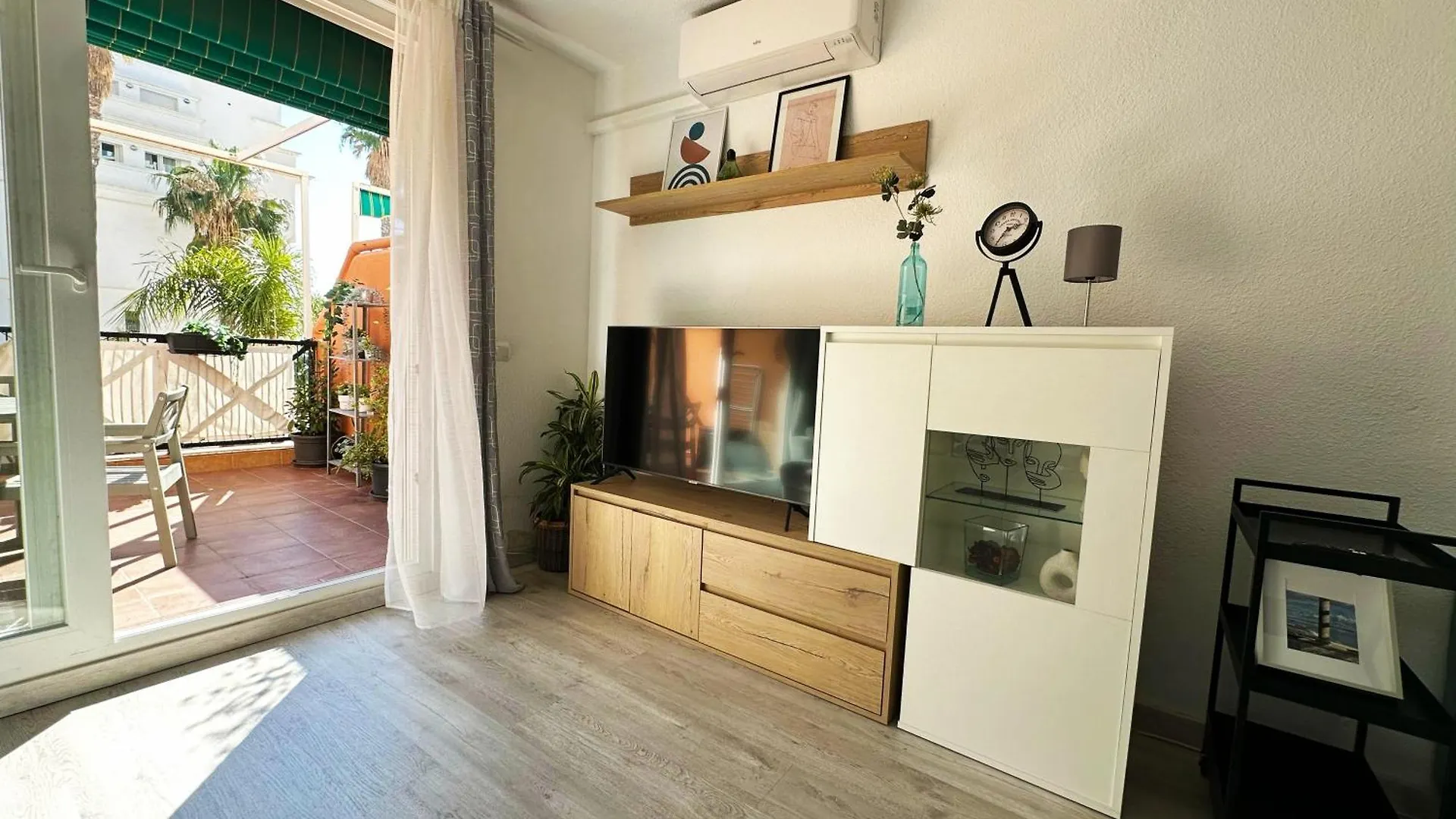 Mira - Casa De 3 Dormitorios, Terrazas, Vistas Al Mar, Parking Privado, Playa A 400 Metros, Centro A 500 Metros Torremolinos 0*,  Španělsko