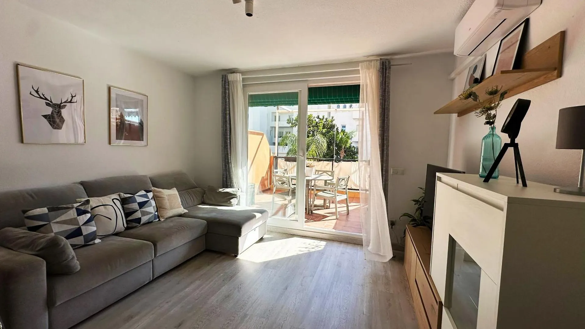 Mira - Casa De 3 Dormitorios, Terrazas, Vistas Al Mar, Parking Privado, Playa A 400 Metros, Centro A 500 Metros Torremolinos