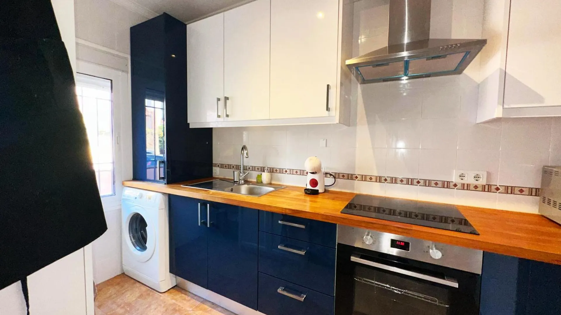 Mira - Casa De 3 Dormitorios, Terrazas, Vistas Al Mar, Parking Privado, Playa A 400 Metros, Centro A 500 Metros Torremolinos Apartmán