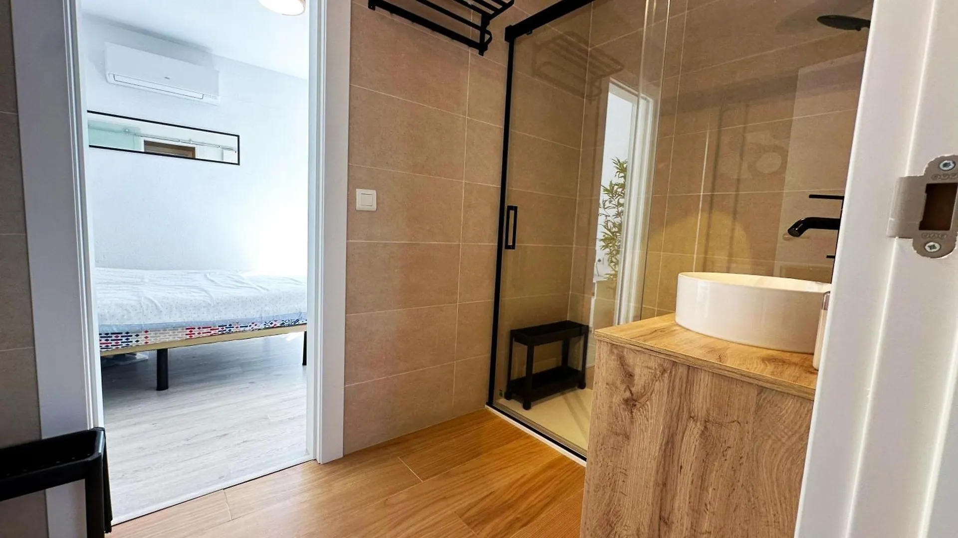 Mira - Casa De 3 Dormitorios, Terrazas, Vistas Al Mar, Parking Privado, Playa A 400 Metros, Centro A 500 Metros Torremolinos Spain