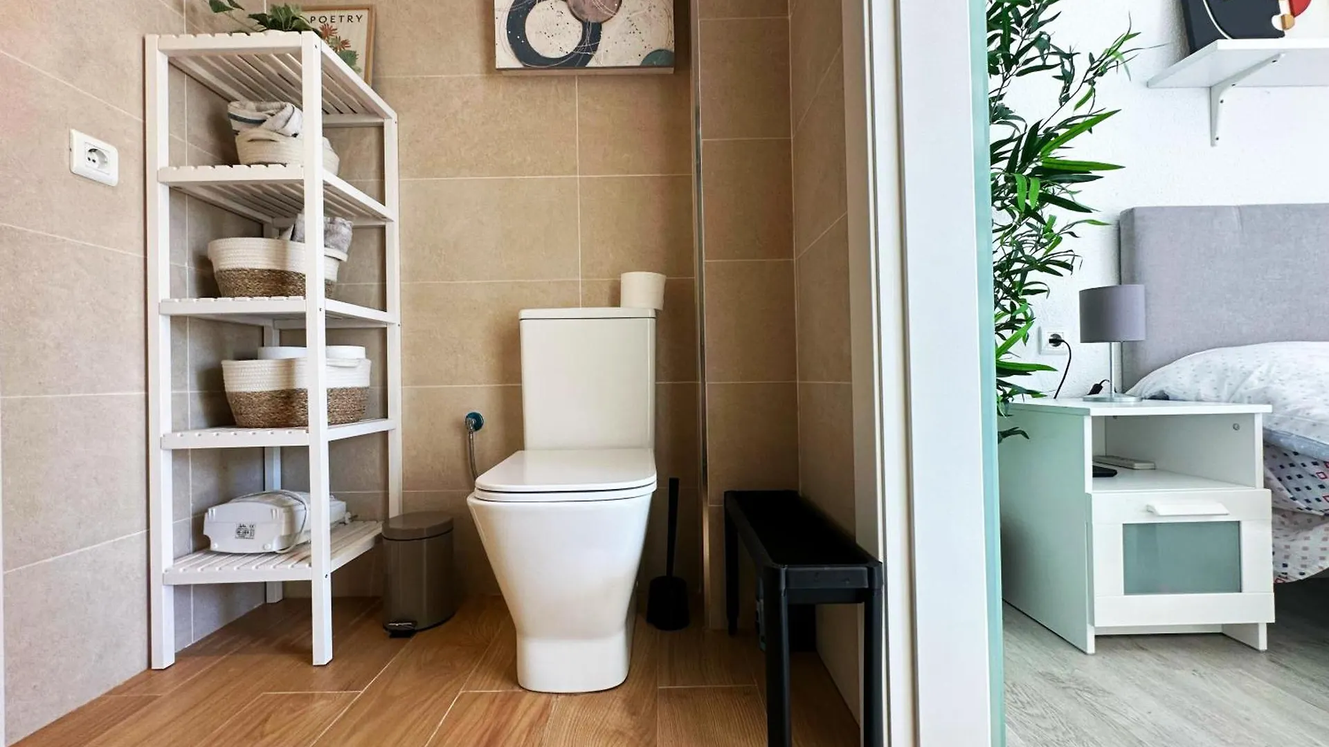 Mira - Casa De 3 Dormitorios, Terrazas, Vistas Al Mar, Parking Privado, Playa A 400 Metros, Centro A 500 Metros Torremolinos 0*,  Spain