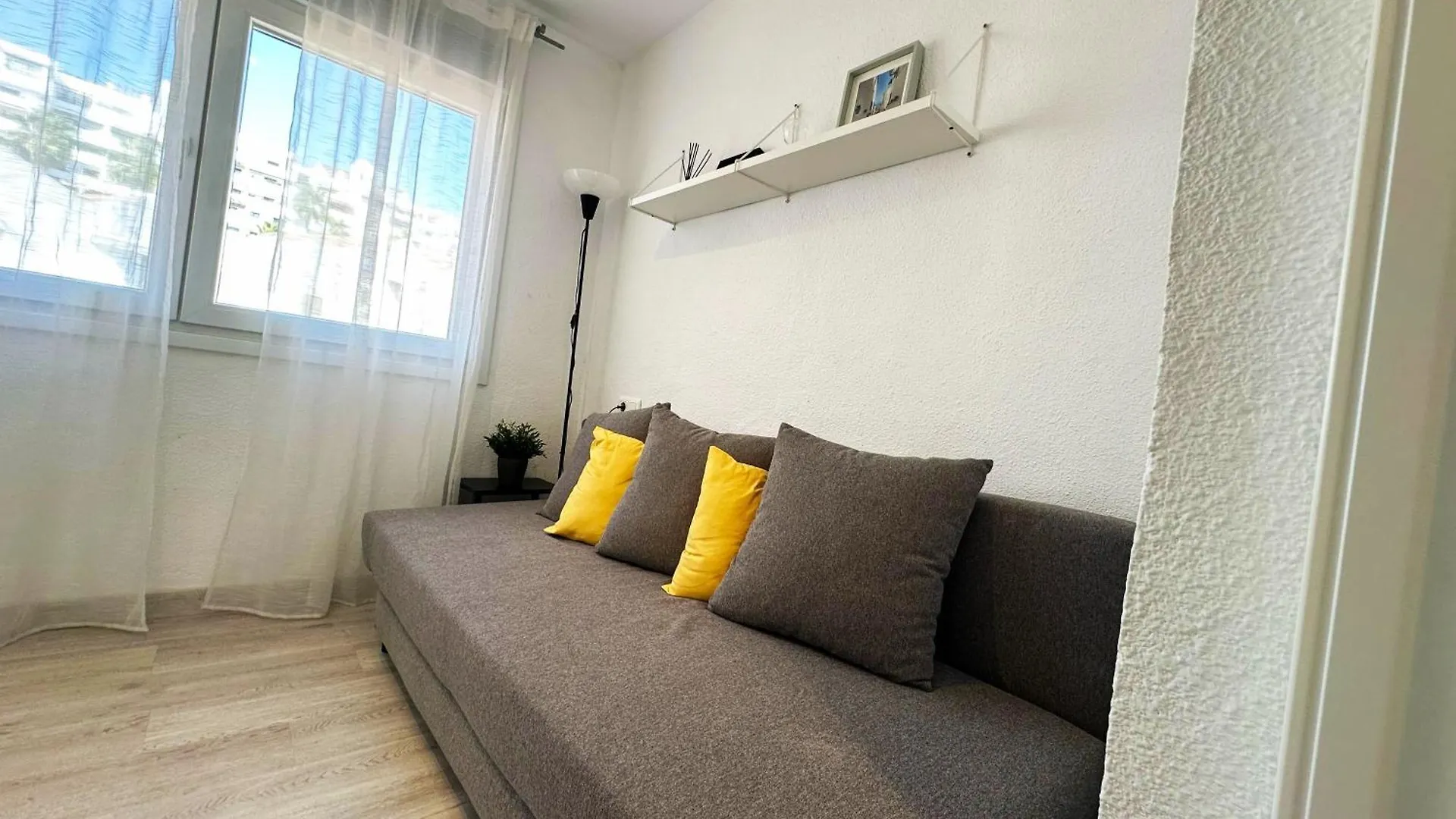 Mira - Casa De 3 Dormitorios, Terrazas, Vistas Al Mar, Parking Privado, Playa A 400 Metros, Centro A 500 Metros Torremolinos