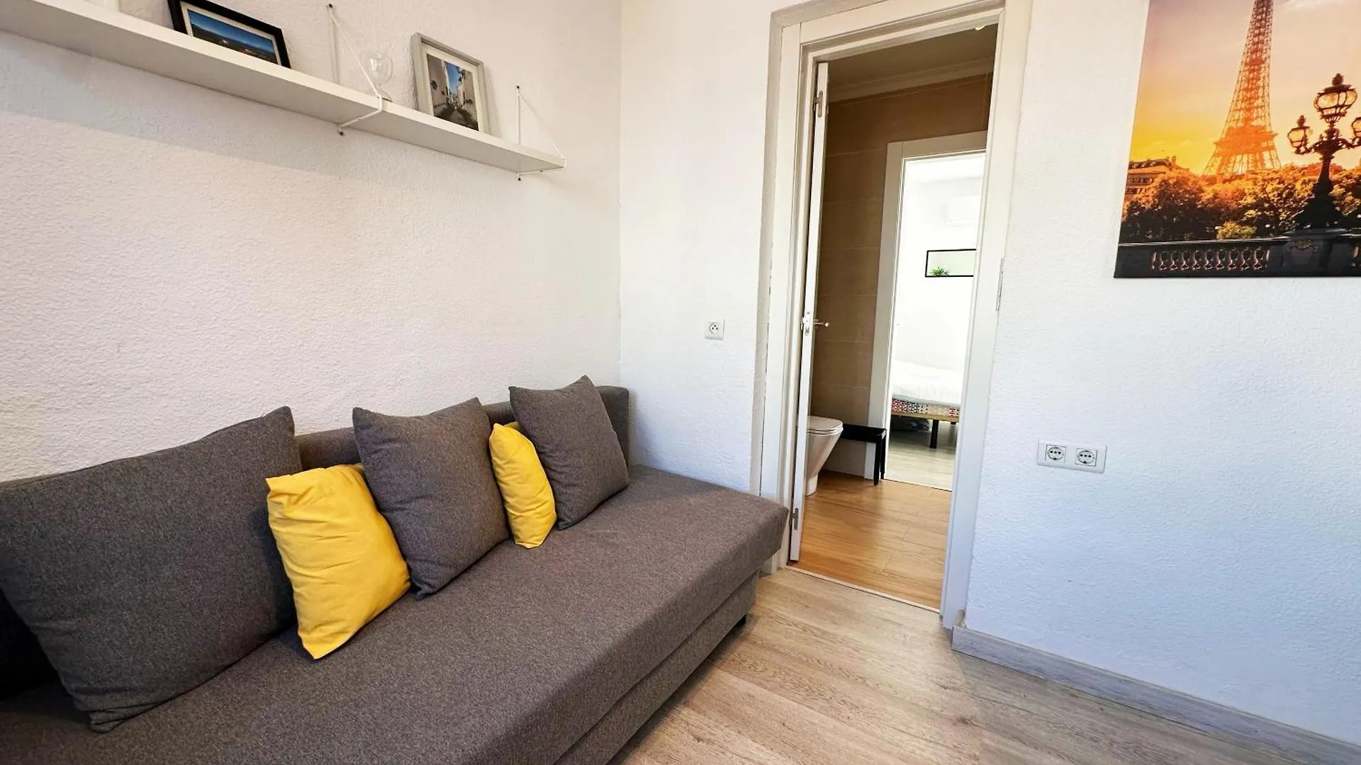 Mira - Casa De 3 Dormitorios, Terrazas, Vistas Al Mar, Parking Privado, Playa A 400 Metros, Centro A 500 Metros Torremolinos 0*,  Spain