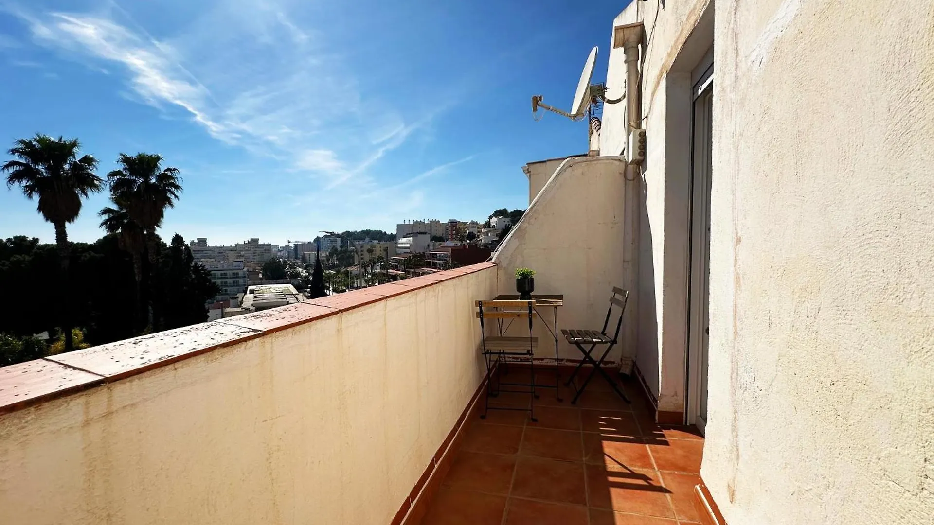 Mira - Casa De 3 Dormitorios, Terrazas, Vistas Al Mar, Parking Privado, Playa A 400 Metros, Centro A 500 Metros Torremolinos